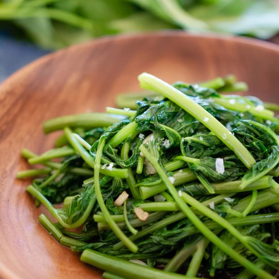 crunchy stir-fried water spinach