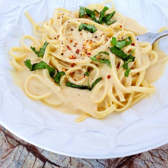 The Best Creamy Vegan Alfredo Sauce