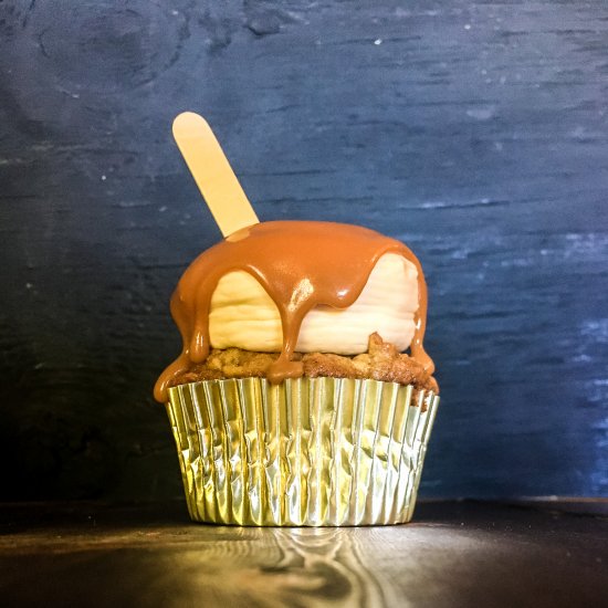 small-batch caramel apple cupcakes