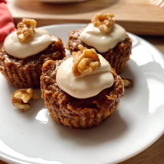 Maple Frosted Carrot Cake Cupcakes