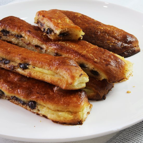 Swiss brioche with chocolate chips