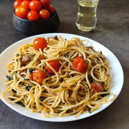 Fresh cherry tomatoes pasta