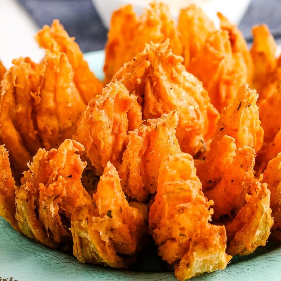 Blooming Onion with Dipping Sauce