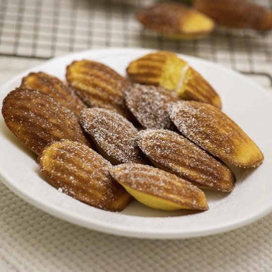 Spongy and moist madeleines