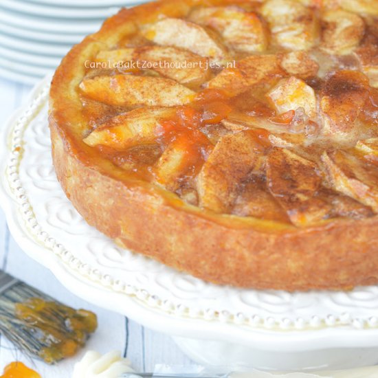 Apple pie with frangipane filling