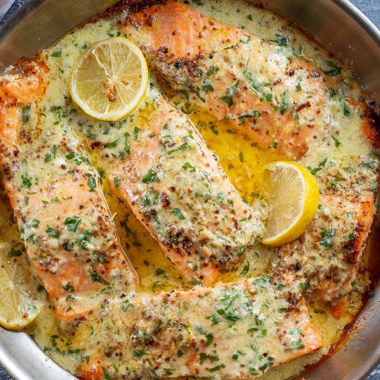 Baked Salmon with creamy sauce