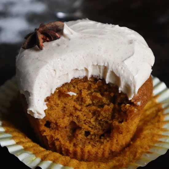 Pumpkin cupcakes w. maple frosting