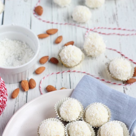 RAFFAELLO COCONUT BALLS