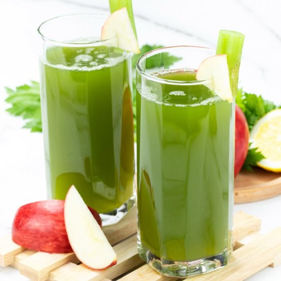 Sweet, Healthy Apple Celery Juice