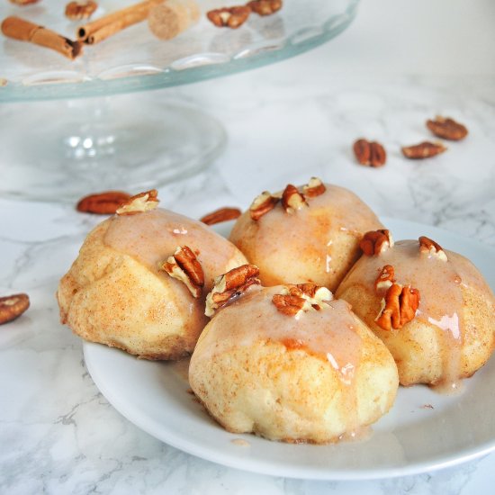 Caramel buns with pecans