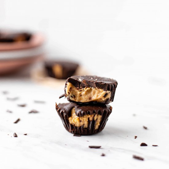 Mini Date Caramel Chocolate Cups