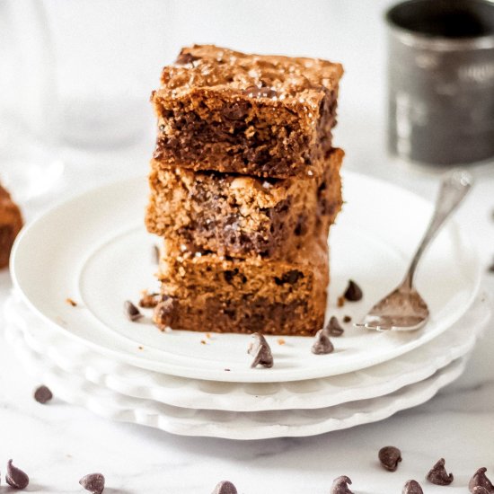 Low carb chocolate chip cookie bars