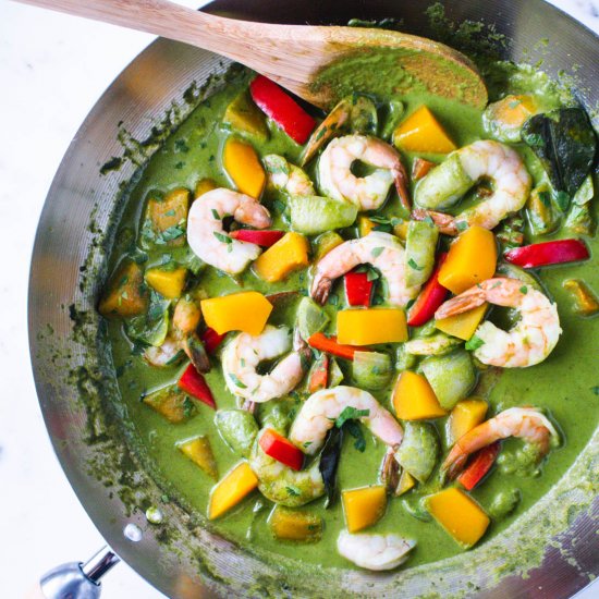 Vibrant Green Shrimp Curry