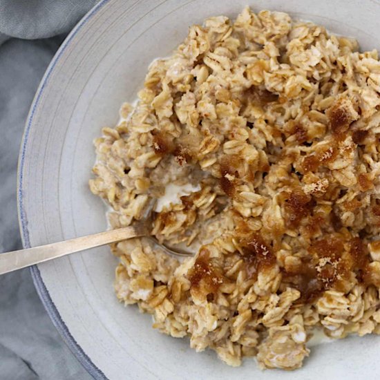 Simple Oatmeal with Sugar and Cream