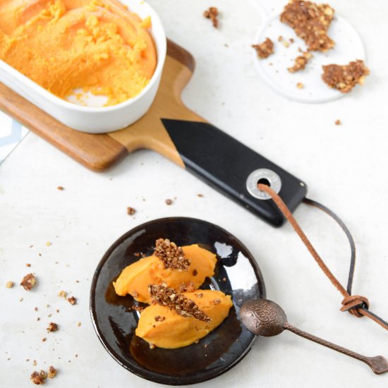 Pumpkin Ice cream with walnut crisp