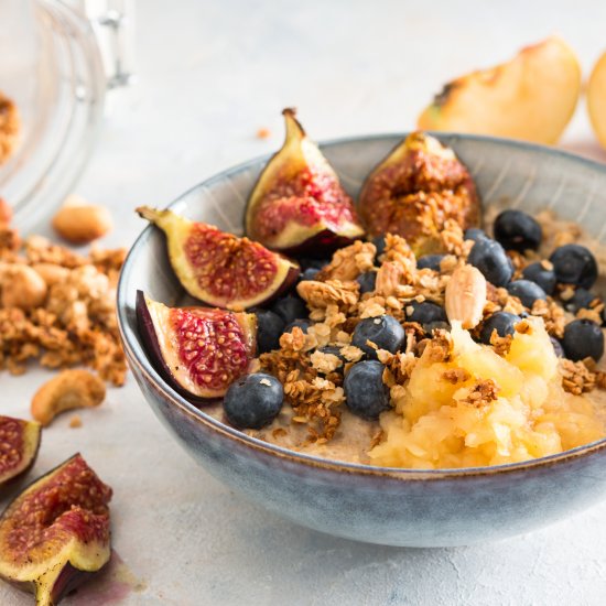 Oatmeal with Figs, Apples and Cinna