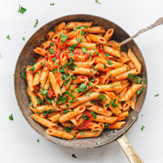 EASY AND CREAMY PASTA ARRABBIATA