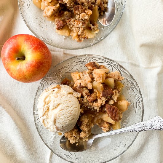 Apple Ginger Biscuit Crumble