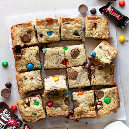 Halloween Candy Bar Blondies