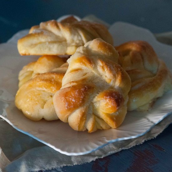 Brioches with sugar