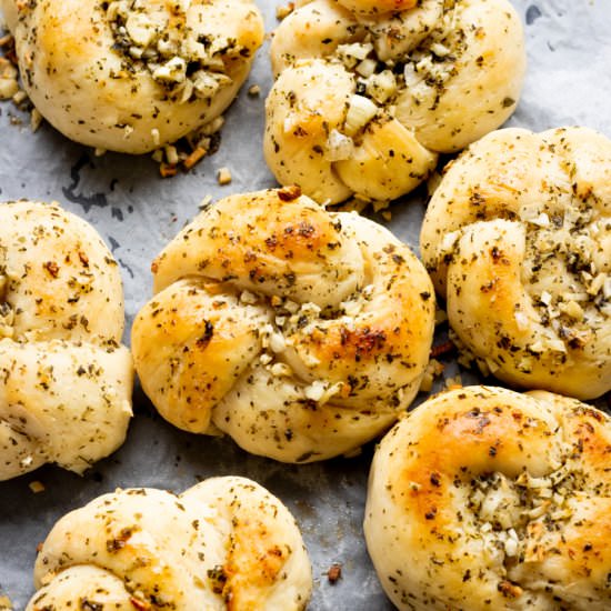 The Easiest Garlic Knots