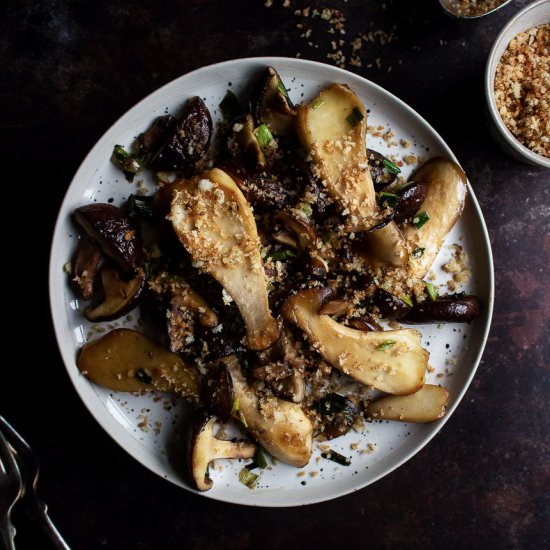 Sautéed mushrooms with scallions