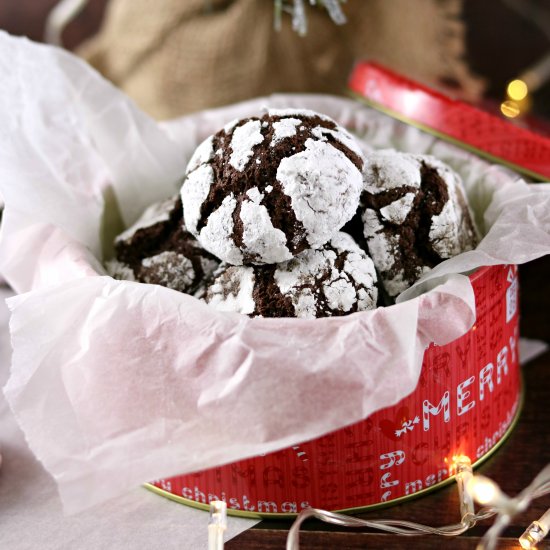 Easy Chocolate Crinkle Cookies