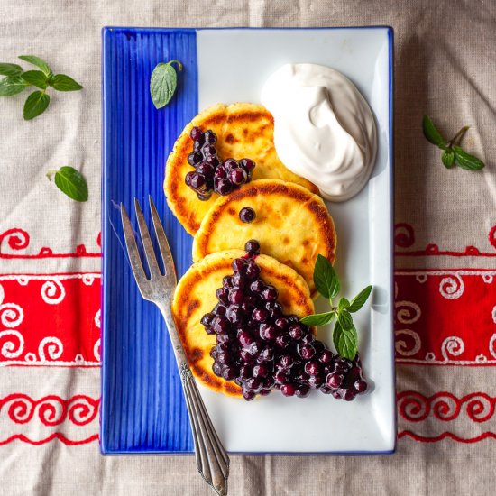 Syrniki (Russian Cheese Pancakes)