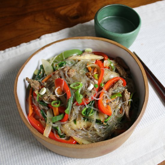 JAPCHAE, KOREAN STIR-FRIED GLASS NOODLES