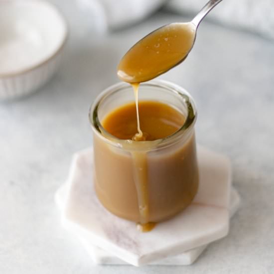 5-Ingredient Vegan Caramel Sauce