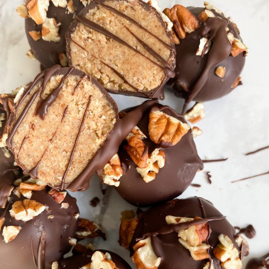 Healthy Pecan Pie Truffles