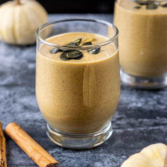 Easy pumpkin smoothie with cinnamon