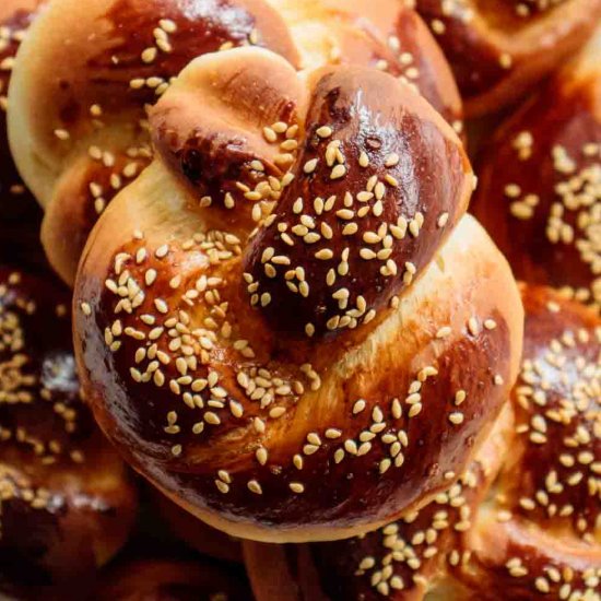 Fluffy Challah Rolls