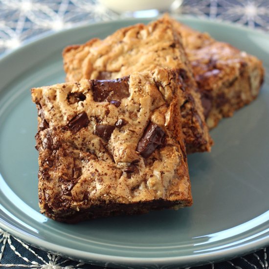 Roasted pecan blondies