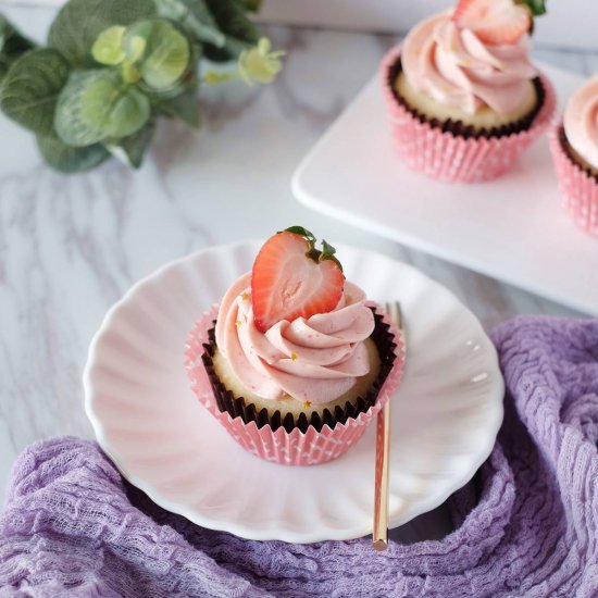 Strawberry Cream Cheese Cupcakes