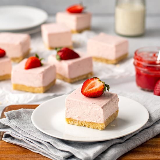 No Bake Strawberry Cheesecake Bars