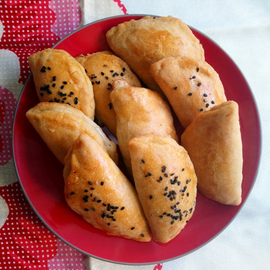 Mini cheese pies with yogurt dough