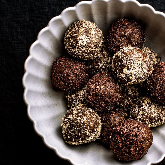 Gingerbread Bliss Balls- raw /vegan