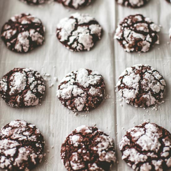 Chocolate Brownie Crackle Cookies