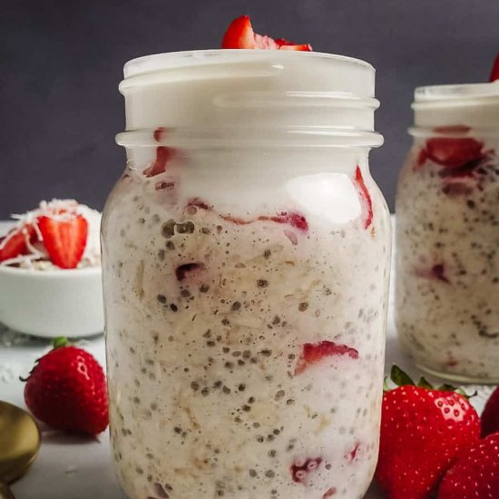 strawberries & cream overnight oats