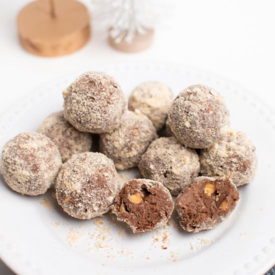 3 Ingredient Chocolate Almond Balls