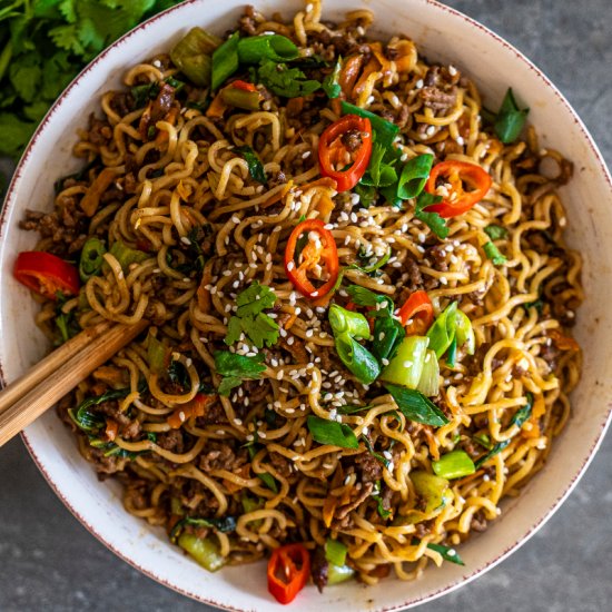 SIMPLE HOISIN BEEF NOODLE STIR FRY