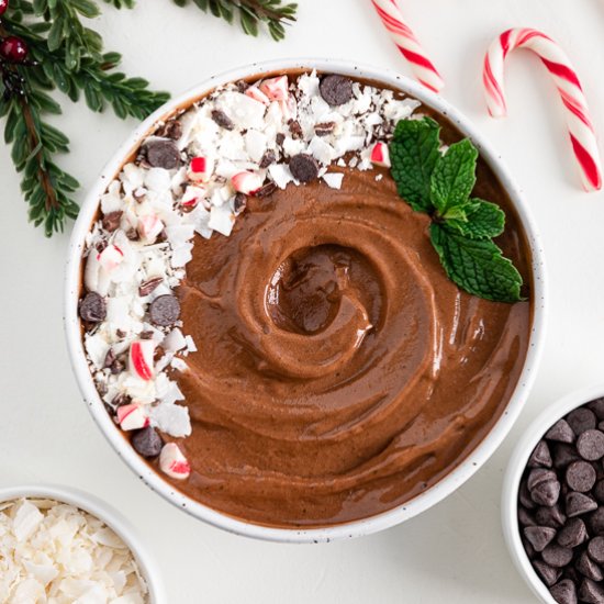 Peppermint Mocha Smoothie Bowl