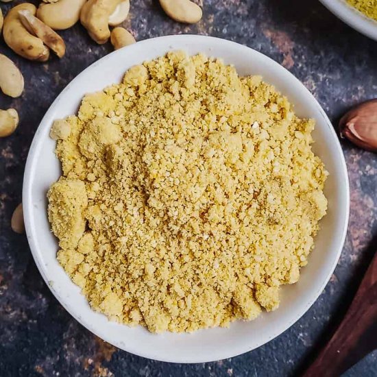 5-min vegan parmesan cheese