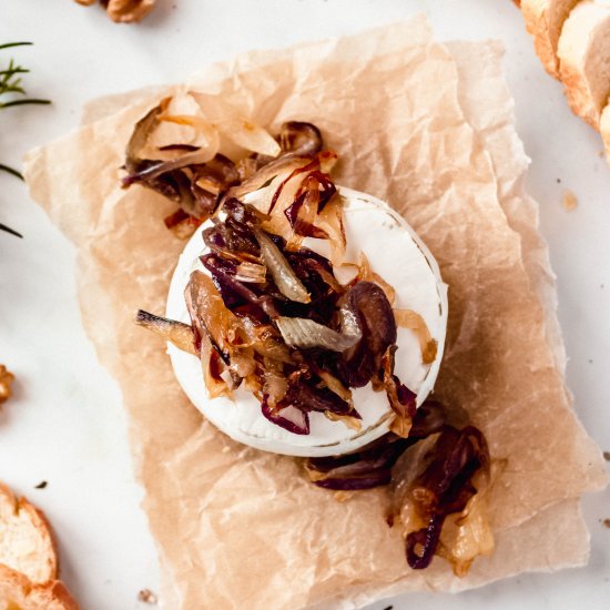 Baked Brie with Caramelized Onions