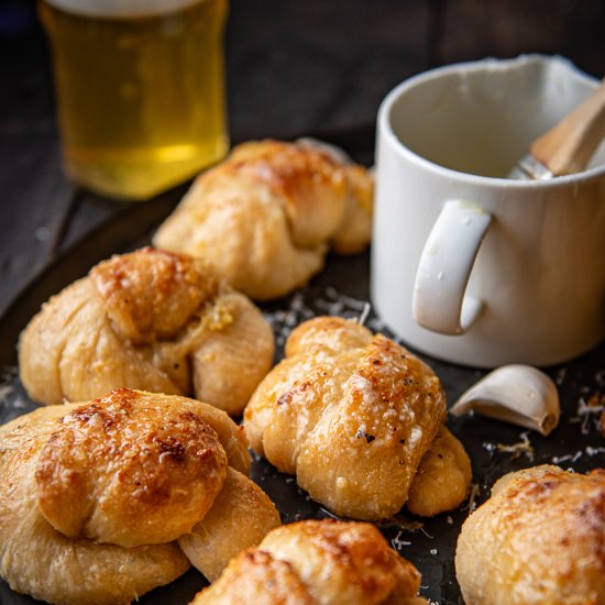 Beer Butter Garlic Knots