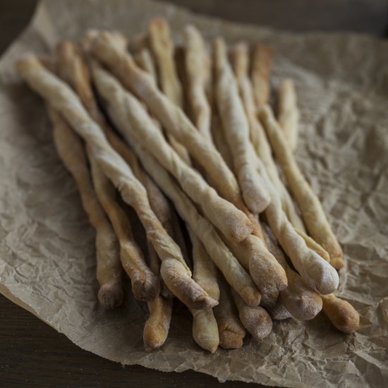 Sourdough grissini with lard