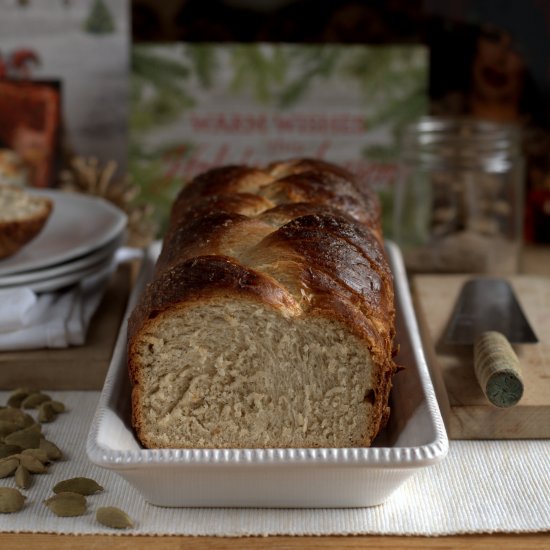 pulla (finnish cardamom bread)