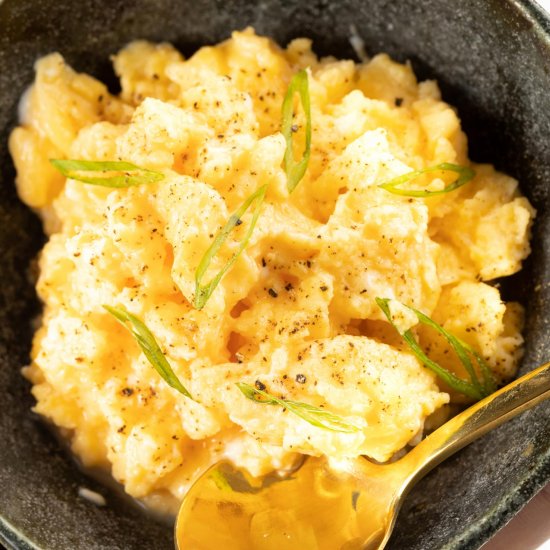 Simple, Easy Scrambled Eggs Recipe