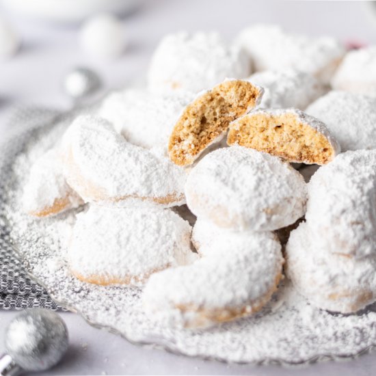 Kourabiedes (Greek Butter Cookies)